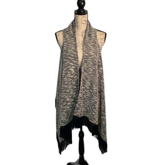 Jessica Simpson black and white mingled vest w/ fringe trim. Size XS - Picture 2 of 10